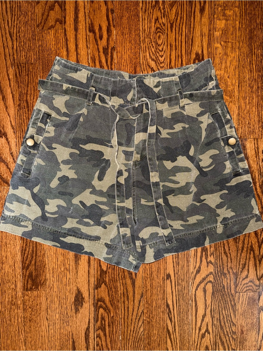 Promesa High-Waist Camo Tie Shorts - Olive/Black